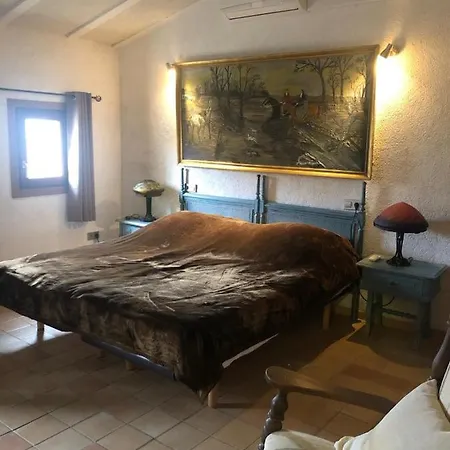 Stadthaus Mitten Im Kuenstlerviertel Von Mit Zwei Apartment Arta
