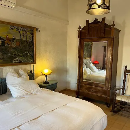 Apartment Stadthaus Mitten Im Kuenstlerviertel Von Mit Zwei