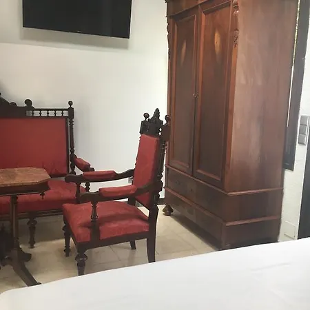 Apartment Stadthaus Mitten Im Kuenstlerviertel Von Mit Zwei