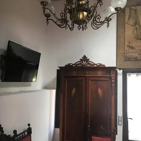 Stadthaus Mitten Im Kuenstlerviertel Von Mit Zwei *