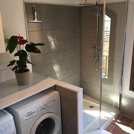 Stadthaus Mitten Im Kuenstlerviertel Von Mit Zwei Apartment Arta
