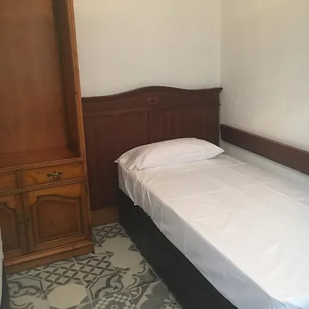 Stadthaus Mitten Im Kuenstlerviertel Von Mit Zwei
