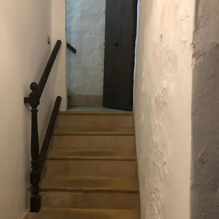 Stadthaus Mitten Im Kuenstlerviertel Von Mit Zwei Apartment Arta
