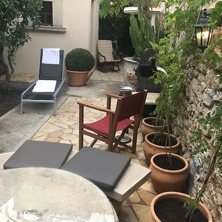 Stadthaus Mitten Im Kuenstlerviertel Von Mit Zwei Apartment